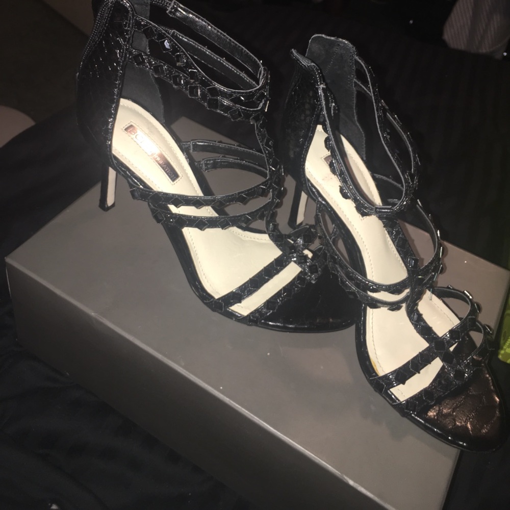 BCBG Sexy stylish strappy heels sz5.5