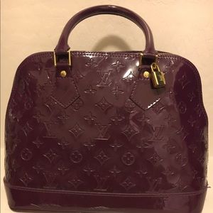 Louie Vuitton "non authentic