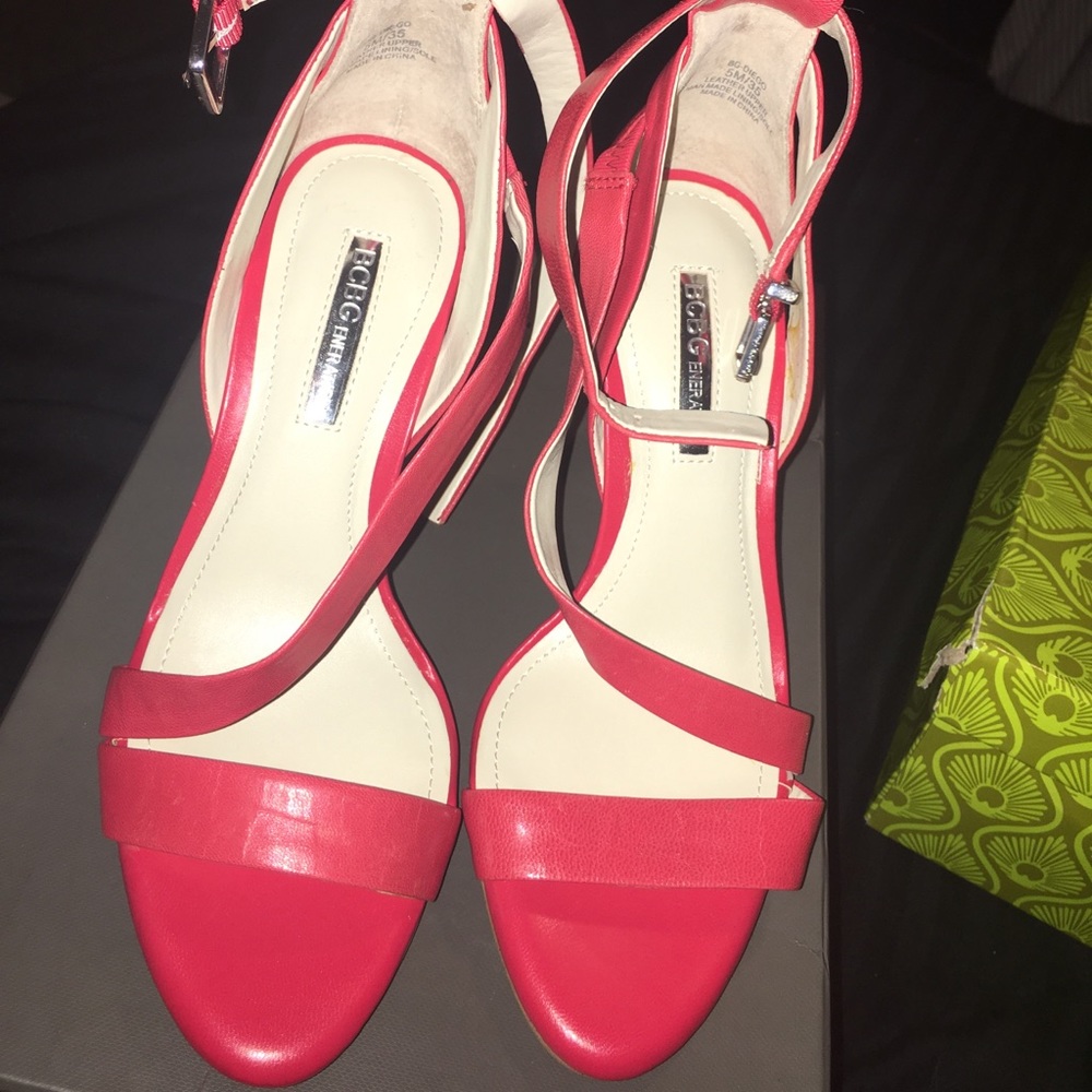 BCBG New! Coral leather strappy heels sz 5.5