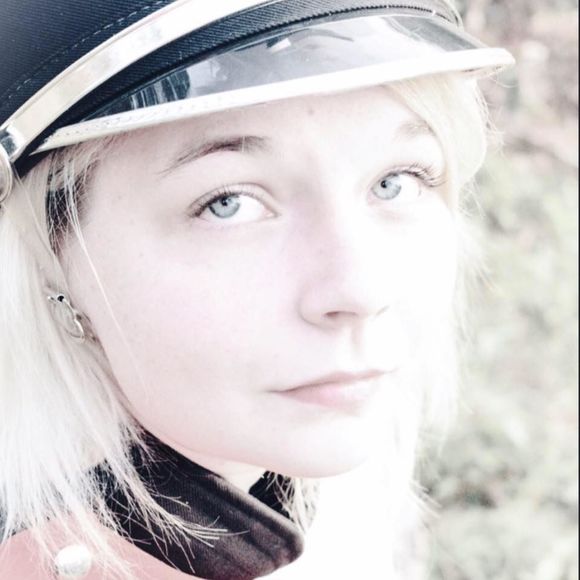 Meet your Posher, Jade - Picture 1 of 1