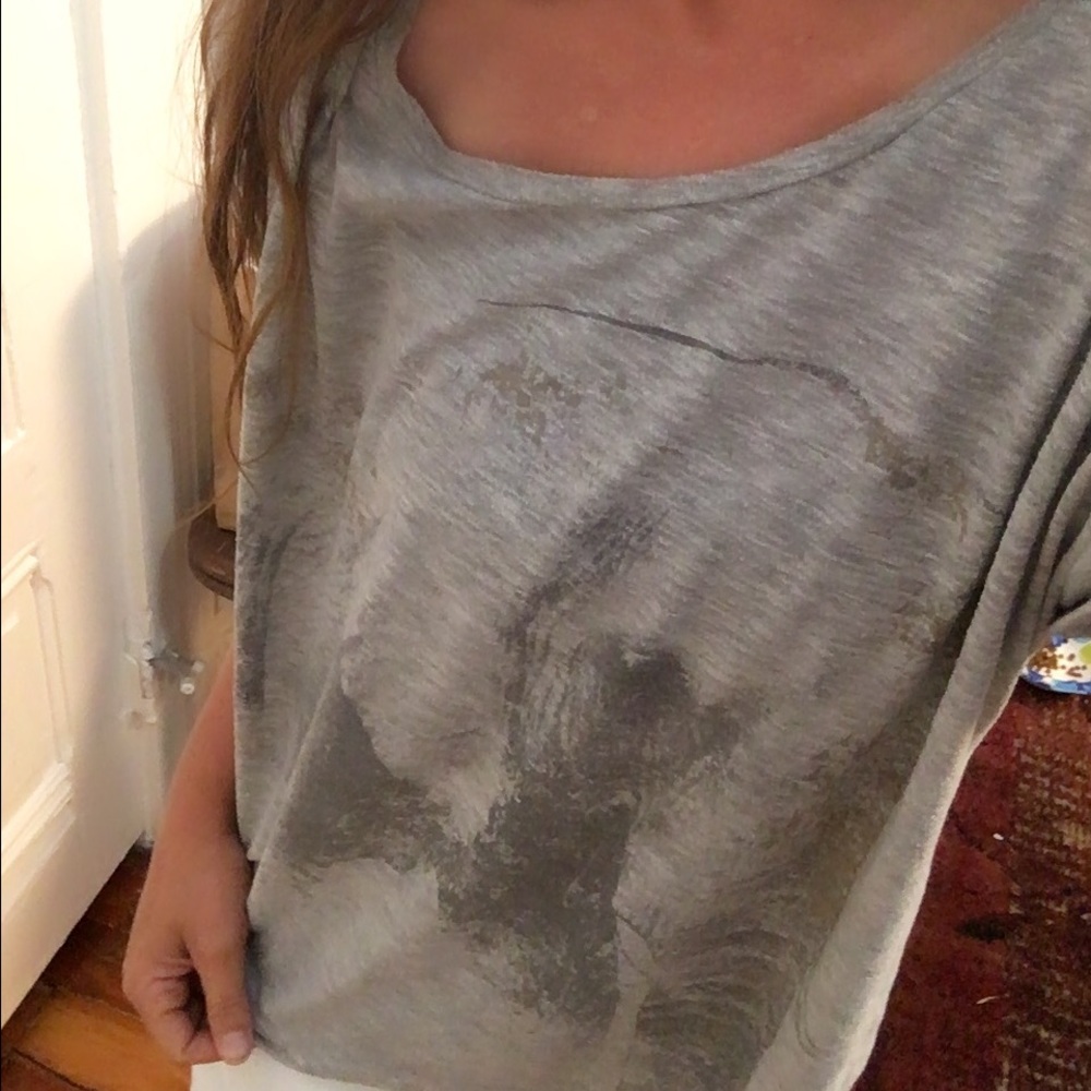 Sweet Benetton elephant t shirt— cute, soft, chic!