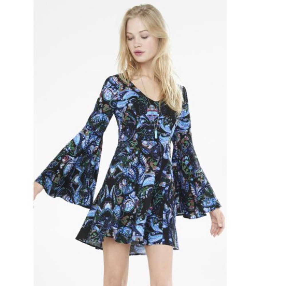 Express Bell Sleeved dress