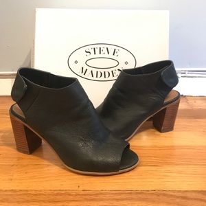Steve Madden Nonstp black leather sandals