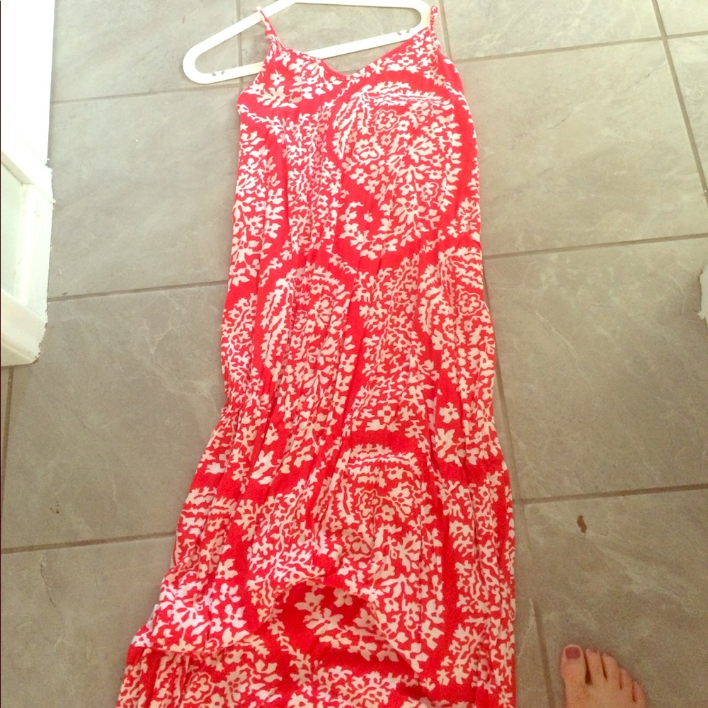 Super cute maxi dress.