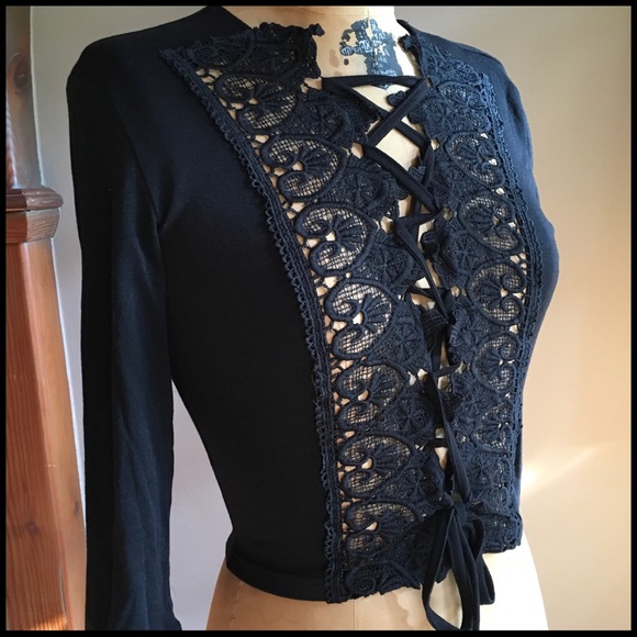 Lace-Up Crop - Picture 3 of 8