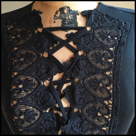 Lace-Up Crop - Picture 4 of 8