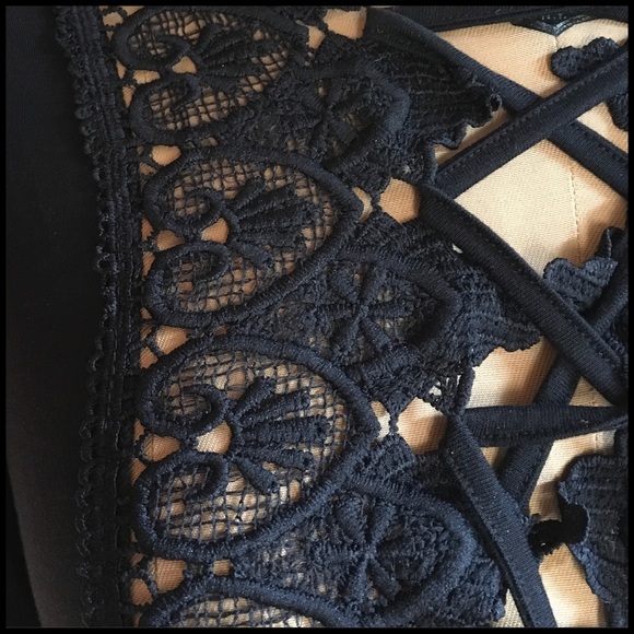 Lace-Up Crop - Picture 5 of 8