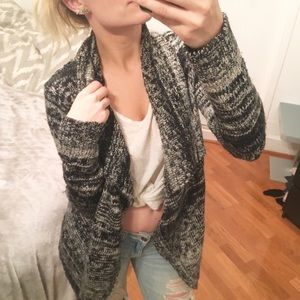 Chunky gray and black cardigan 🖤