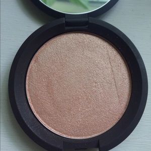 Becca Champagne Pop