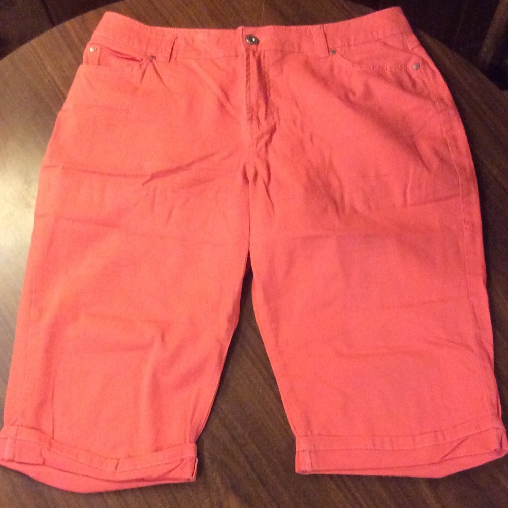 Bandolino Cuffed Shorts