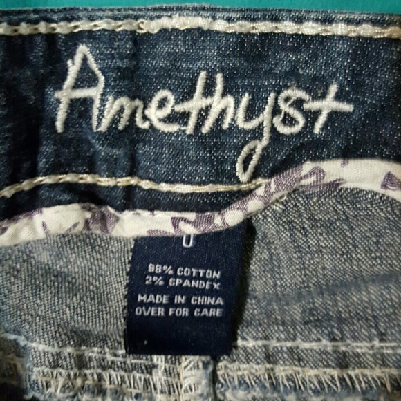 Shorts - Picture 3 of 3