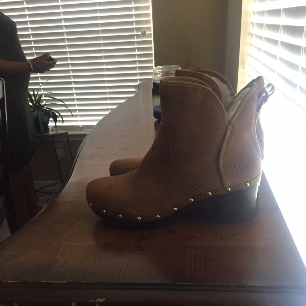 Tan ugg boots