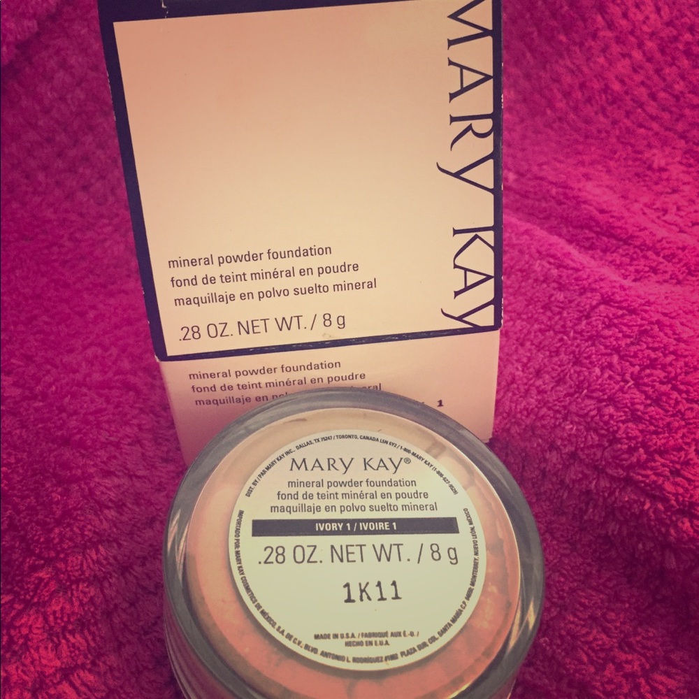 Mary Kay Mineral Powder Foundation (Ivory 1)
