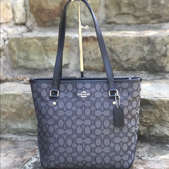Coach zip top tote signature w/wristlet - Picture 2 of 8