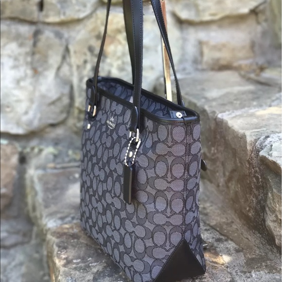 Coach zip top tote signature w/wristlet - Picture 3 of 8