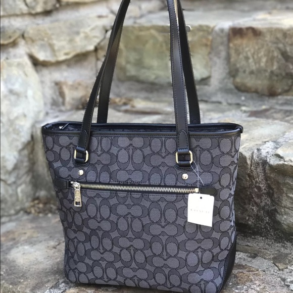 Coach zip top tote signature w/wristlet - Picture 4 of 8