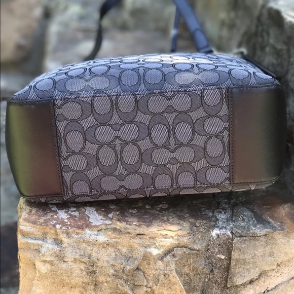 Coach zip top tote signature w/wristlet - Picture 5 of 8