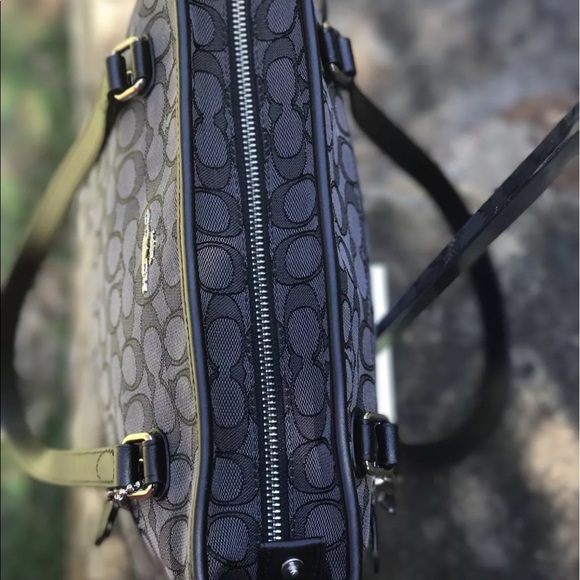 Coach zip top tote signature w/wristlet - Picture 6 of 8