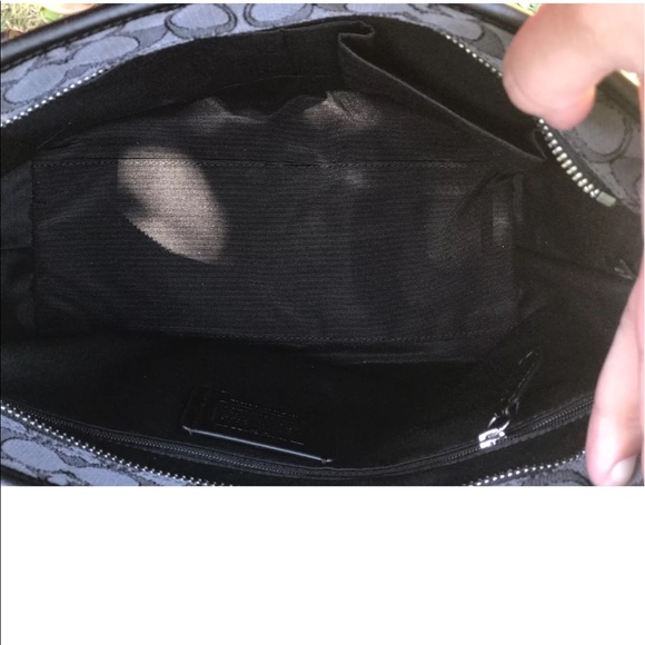 Coach zip top tote signature w/wristlet - Picture 7 of 8