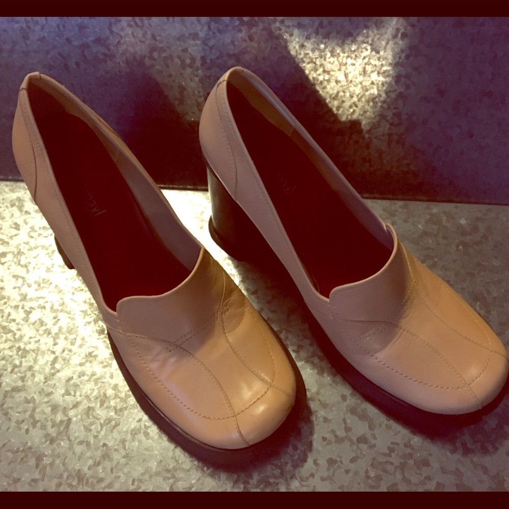 BCBG max chunky shoes size 9.5