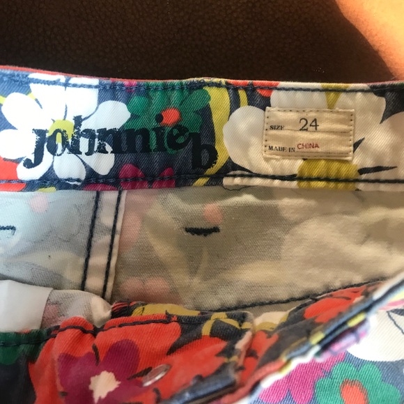 Johnnie b by Boden flower shorts - Picture 2 of 3