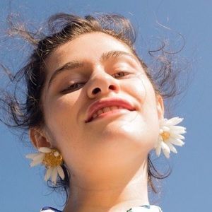 Daisy Earrings White