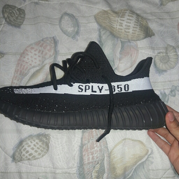 Yeezy V2 Oreo - Picture 1 of 5