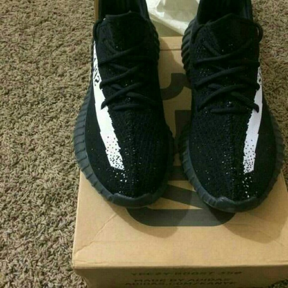 Yeezy V2 Oreo - Picture 2 of 5