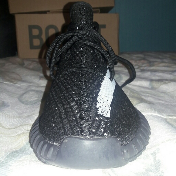 Yeezy V2 Oreo - Picture 3 of 5