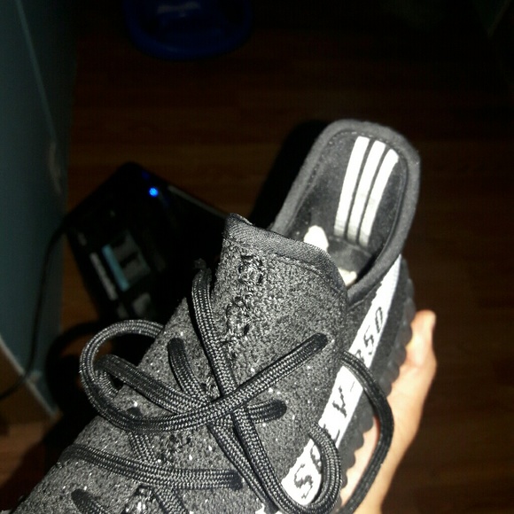 Yeezy V2 Oreo - Picture 5 of 5