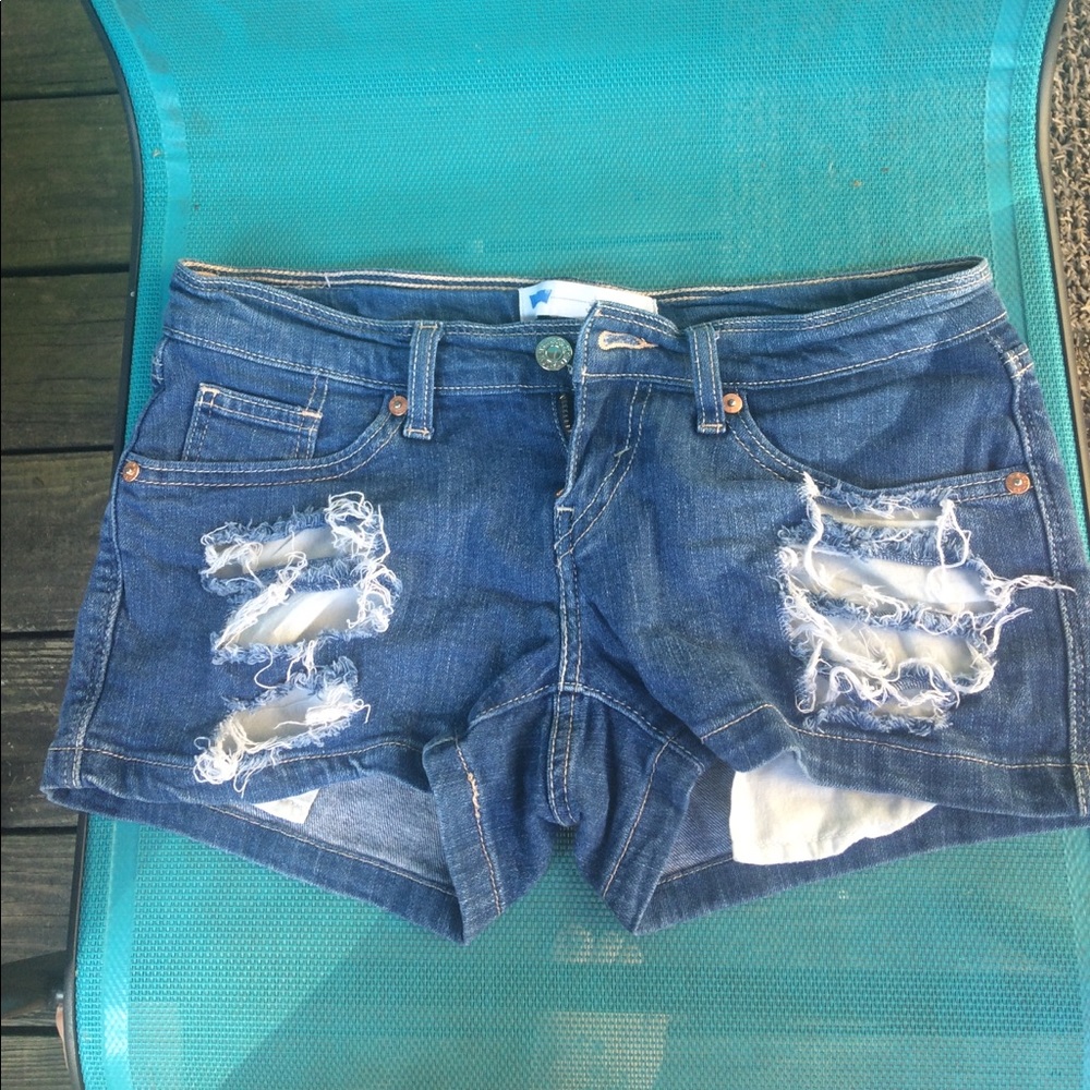 Levi Shortie Shorts
