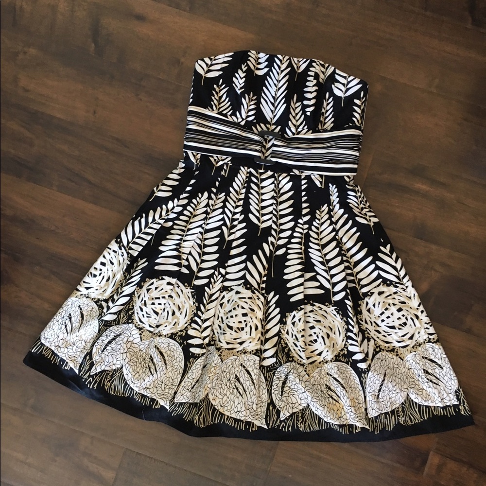 WhiteHouse BlackMarket Strapless Fit & Flare Dress