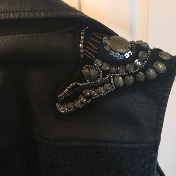 Small crop denim jacket - Picture 2 of 3