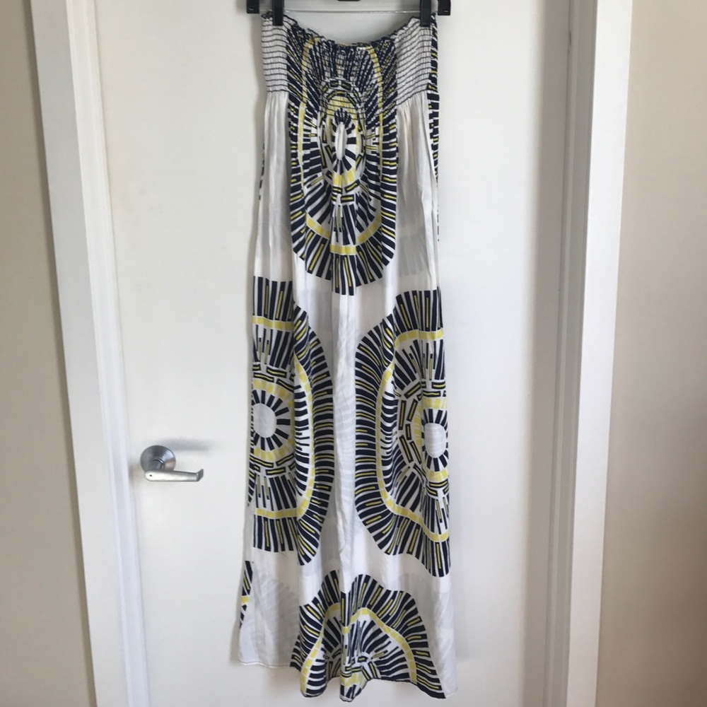 Elastic smocked strapless maxi dress
