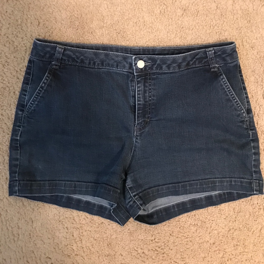 Jennifer Lopez shorts size 12