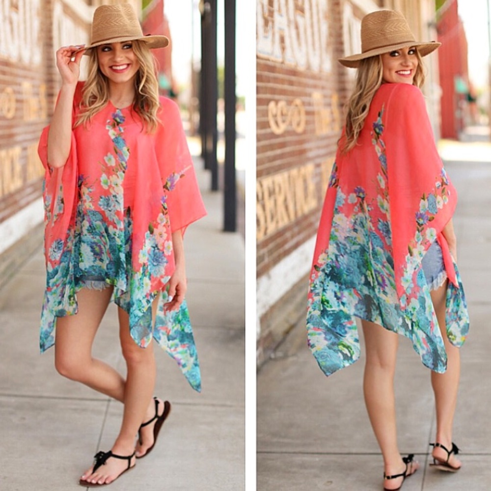 🎉1 LEFT-  Stunning Floral Cover Up👙