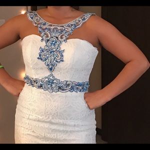 White with blue accented haltered top size 10