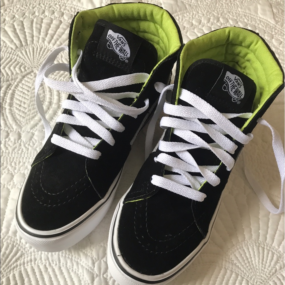 NWOT Vans Black High Top Tennis Shoes Size 2.5