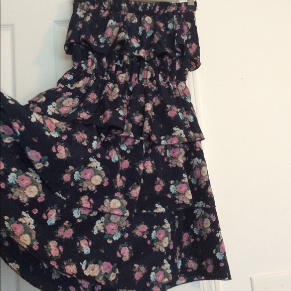 Multi-layered, Strapless Ruffled Dress - Picture 2 of 2