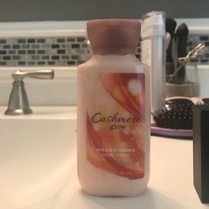 Cashmere glow body lotion