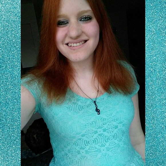 Meet your Posher, Stephanie - Picture 3 of 4