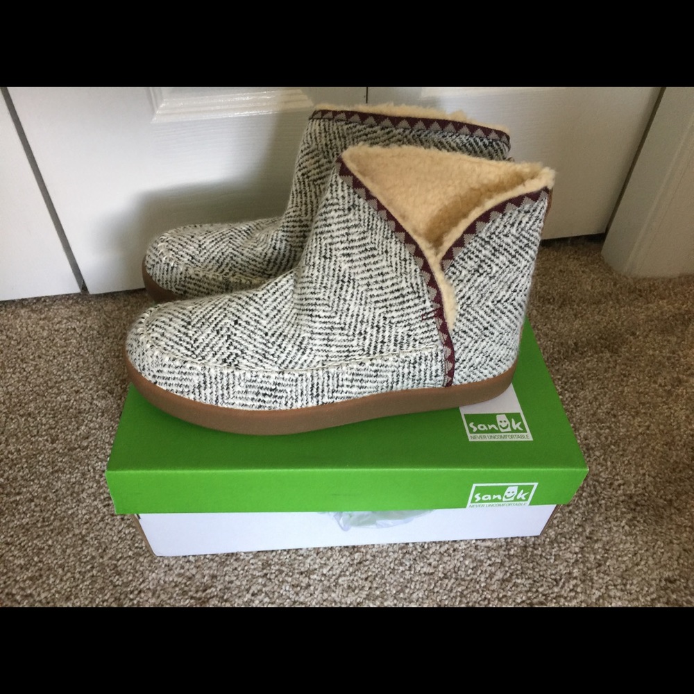 Sanuk Cush n blaze booties