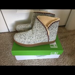 Sanuk Cush n blaze booties