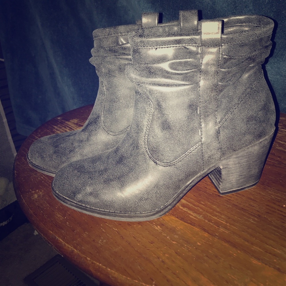 Short Black Boots size 7 K9