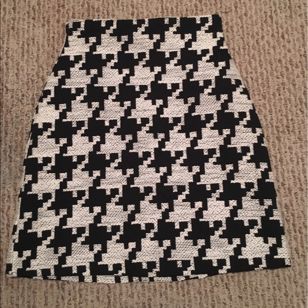 Houndstooth pencil skirt.