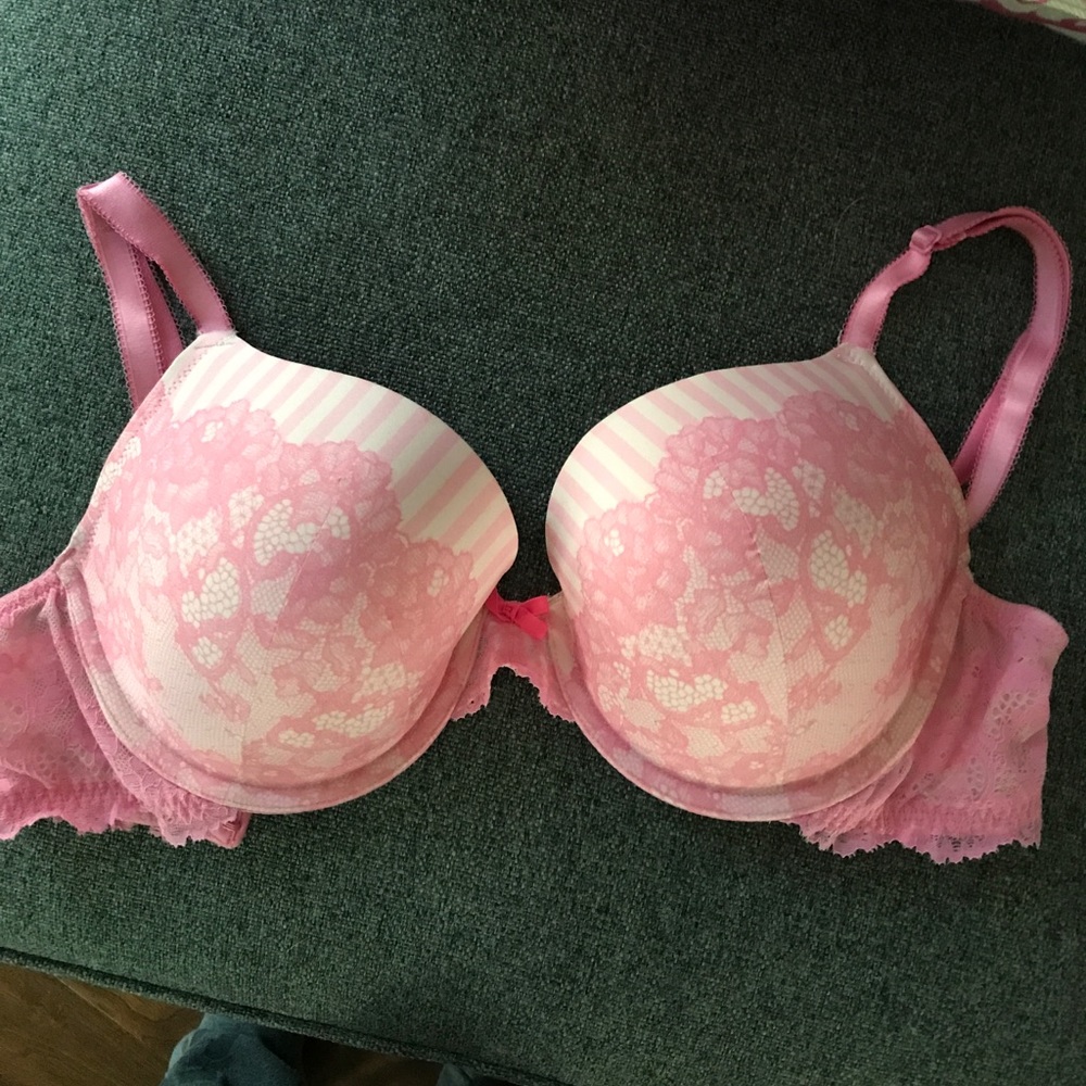 Victoria secret 34DD bra