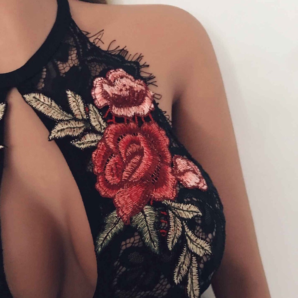 Flash sale❗️Black Lace Bralette With Rose Appliqué - Picture 2 of 6