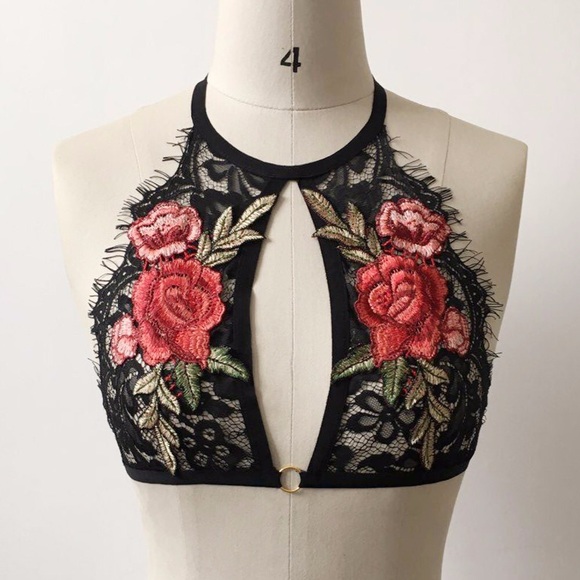 Flash sale❗️Black Lace Bralette With Rose Appliqué - Picture 3 of 6