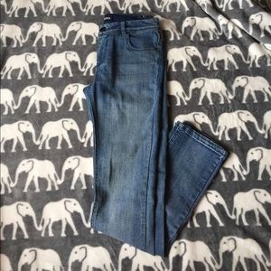 Size 7 straight leg jeans Brand: Generra