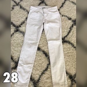 White American Eagle skinny jeans